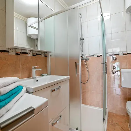 Lägenhet Awesome In Okrug Gornji Trogir