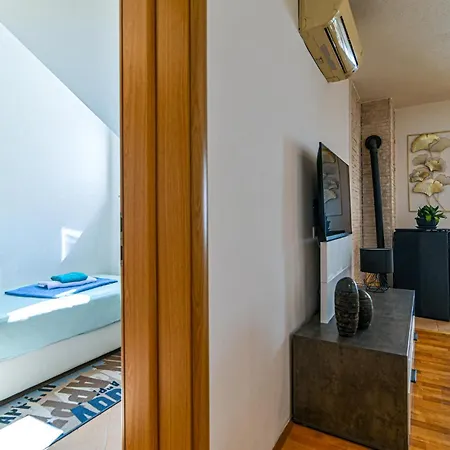 Awesome In Okrug Gornji Trogir