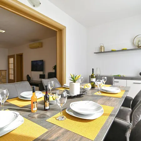 Awesome In Okrug Gornji Trogir