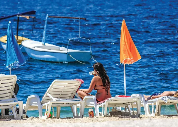 Awesome In Okrug Gornji Trogir