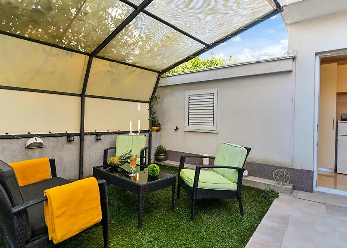 Awesome In Okrug Gornji Trogir