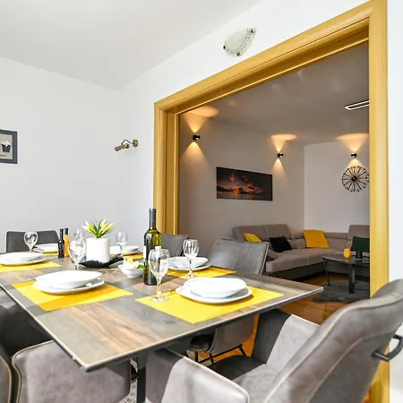 شقة Awesome In Okrug Gornji تروغير