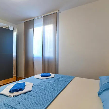 Awesome In Okrug Gornji شقة *