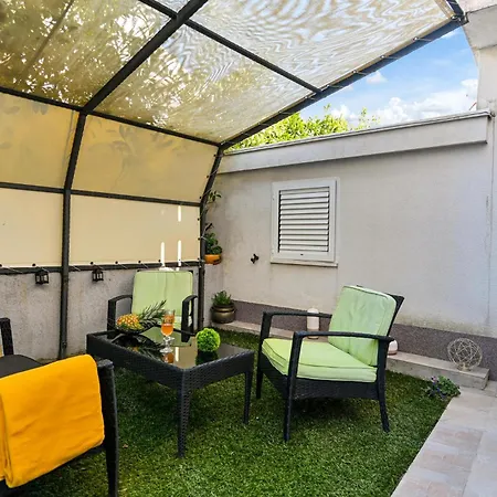 Awesome In Okrug Gornji Trogir