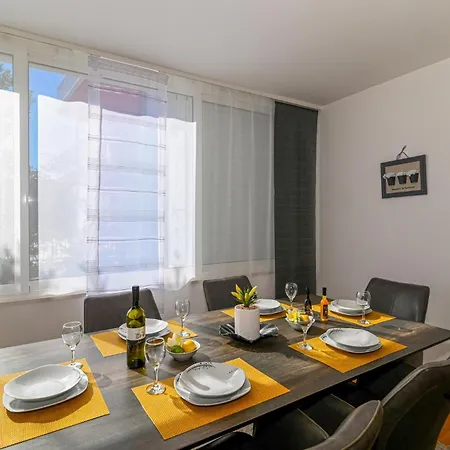 Awesome In Okrug Gornji شقة *